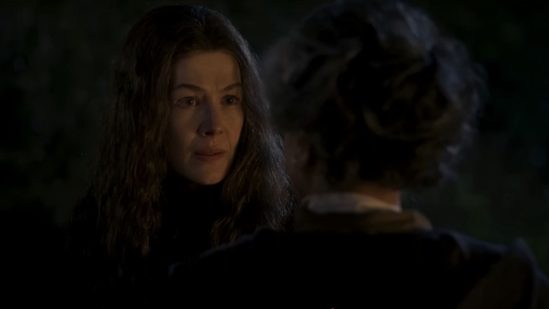 Rosamund Pike as Moiraine (Image via YouTube/Prime Video)